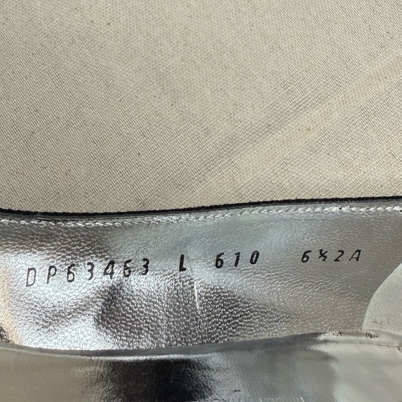 Salvatore Ferragamo Vara Flats Black Canvas 6.5 Women’s Shoes Logo Bow Patent - Picture 4 of 6